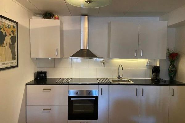 Mysig 60 kvm nedervåning i Hässelby