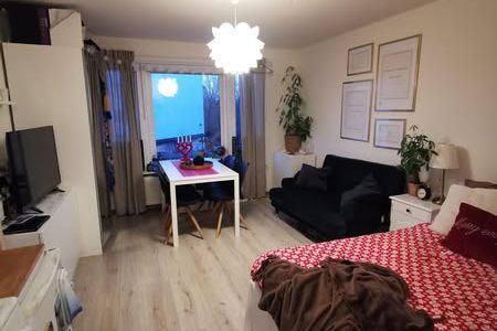 Möblerad 1:a för studenter nära SU