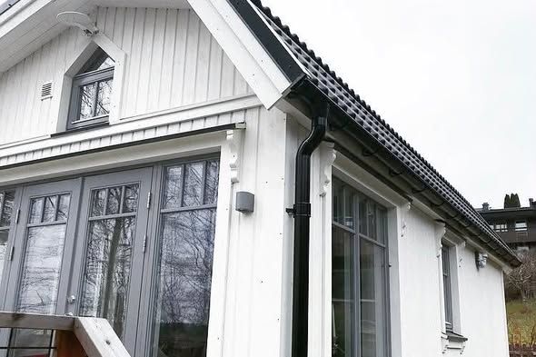 Attefallshus med stor altan i Kåhög