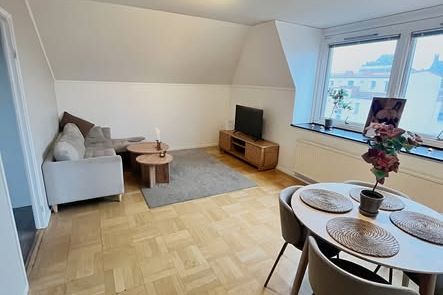 Central etta med sovalkov nära Allégatan