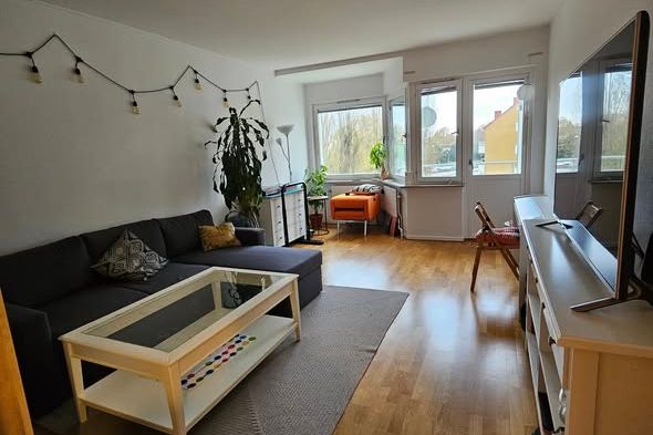 Möblerad 2:a i lugna Bellevue nära havet
