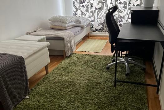 Möblerat rum uthyres nära Skogås centrum