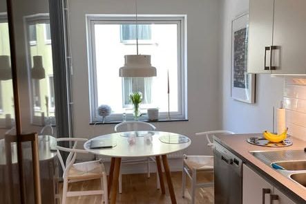 2:a med stor balkong i Ladugårdsängen