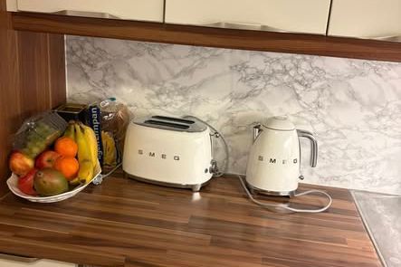 Två omöblerade rum uthyres i Tyresö