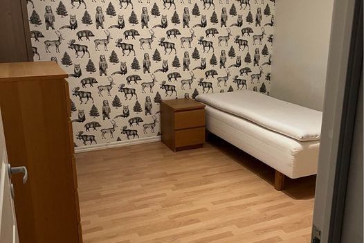 Rum i 4,5a nära Gränby Centrum, 4500:-