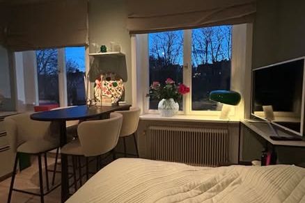 Nyrenoverad 1:a på mysiga Ålstensgatan