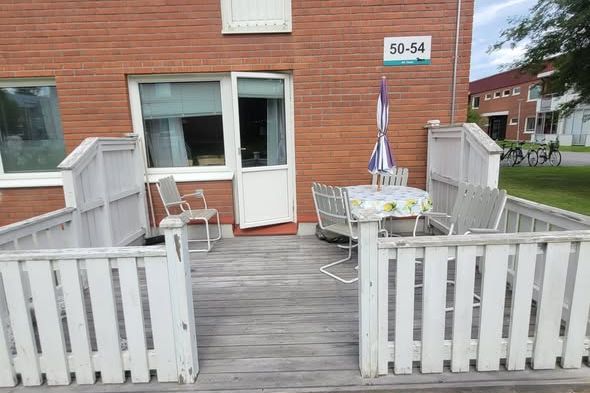 Möblerad 1:a med uteplats & p-plats