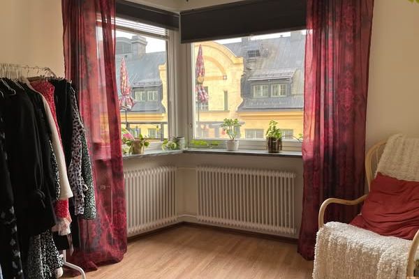 Möblerat rum på Södermalm med utsikt