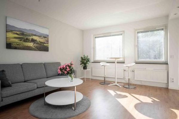 Nyrenoverad 1:a nära t-bana i Vårby