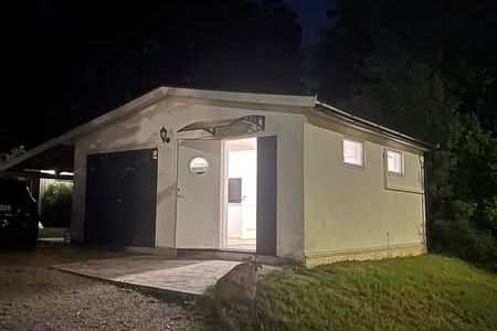 Charmigt minihus i Upplands Väsby nära allt