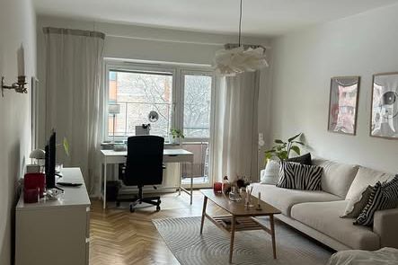 Möblerad 1:a med balkong centralt