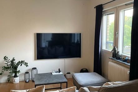 Möblerad 1:a med inglasad balkong i Tuve