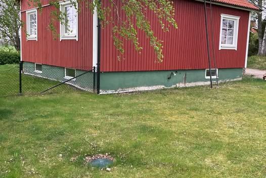 Lantligt hus 16 km norr om Uppsala