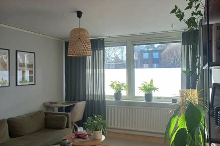 Möblerad 1:a med balkong på Körfältet