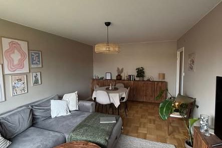 Möblerad 2:a med balkong i Södertull