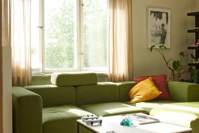 Ljus 1,5:a med nyrenoverat kök i Älvsjö