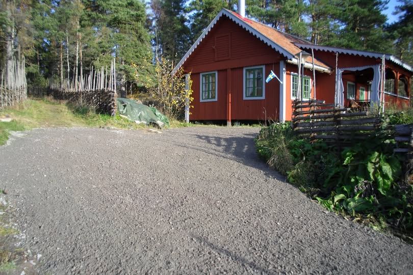 Hästgård i Hagby med hus & boxplats
