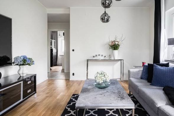 Modern 2:a med ljus i centrala Malmö