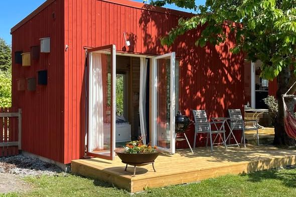 Charmig stuga på Brännö uthyres