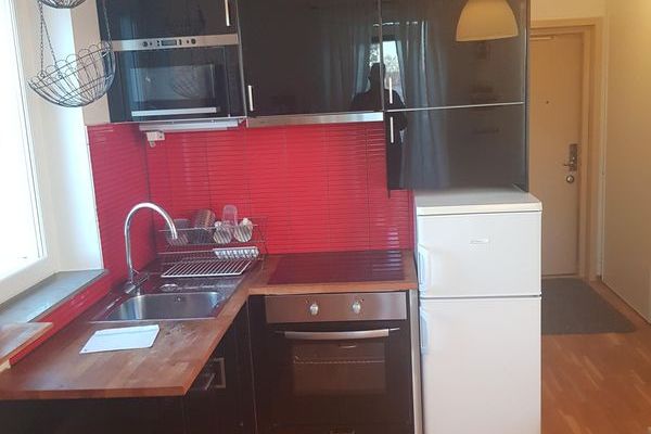 Möblerad etta med balkong i Kungsängen