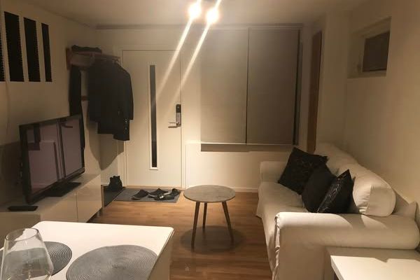 Möblerad 1:a med egen ingång i Fågelsången