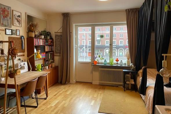 Möblerad 1:a vid Trädgårdstorget