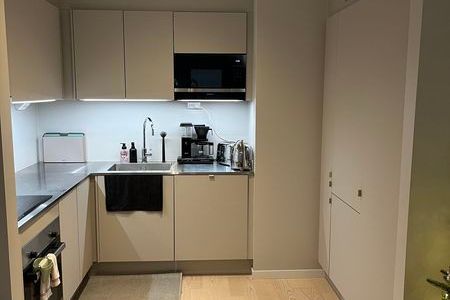 Modern 2:a med lyxiga bekvämligheter i Solna