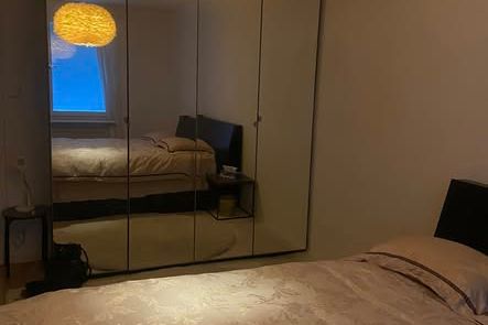 Ljust rum i 4:a nära pendeln, Skogås