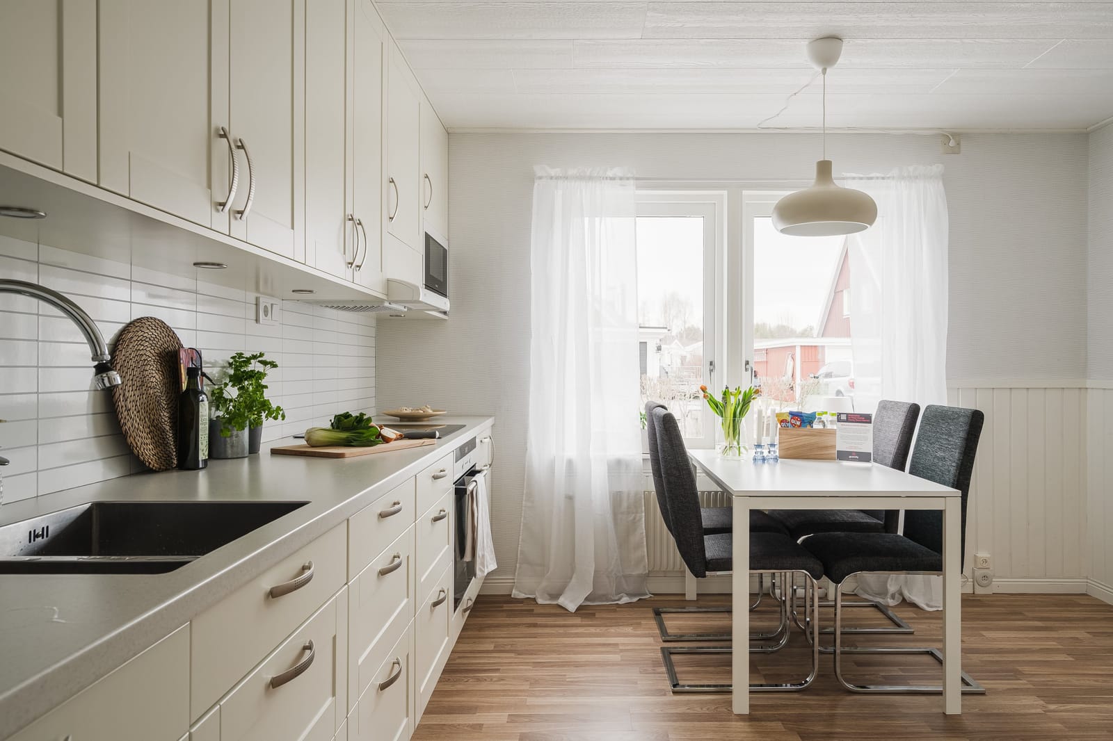 8 rok · 148 m² i Södra Sunderbyn – bild 3