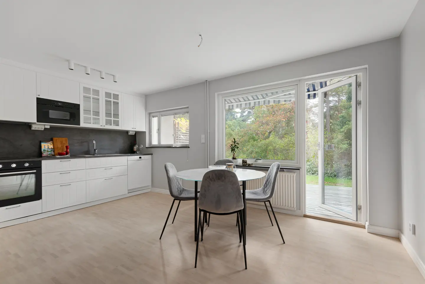 Radhus, 4 rooms, 118 sqm, Hässelby – bild 2