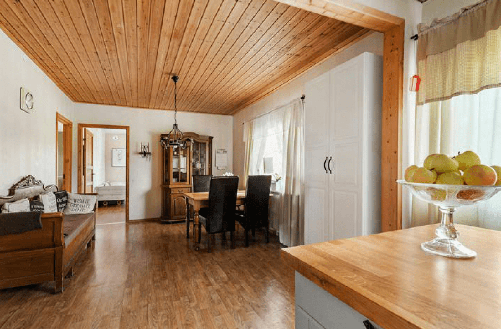 9 rok · 300 m² i Boden – bild 8
