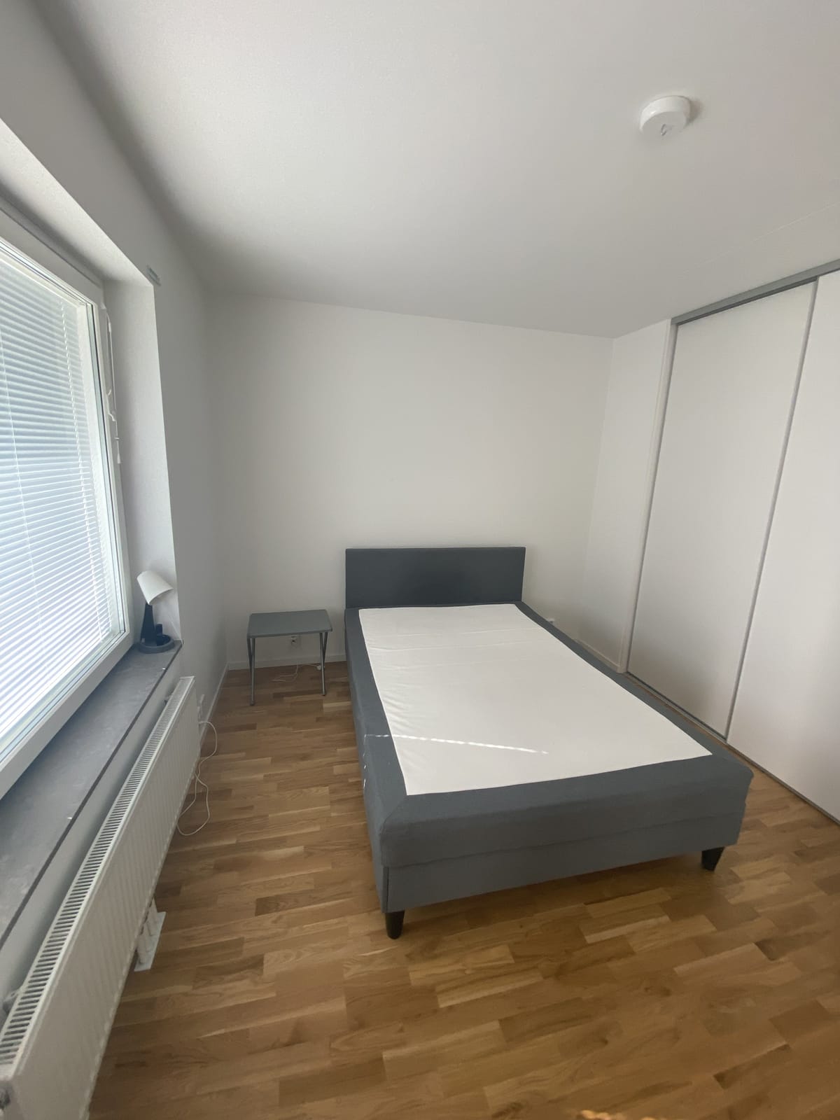 1 rok · 13 m² i Bro – Bro