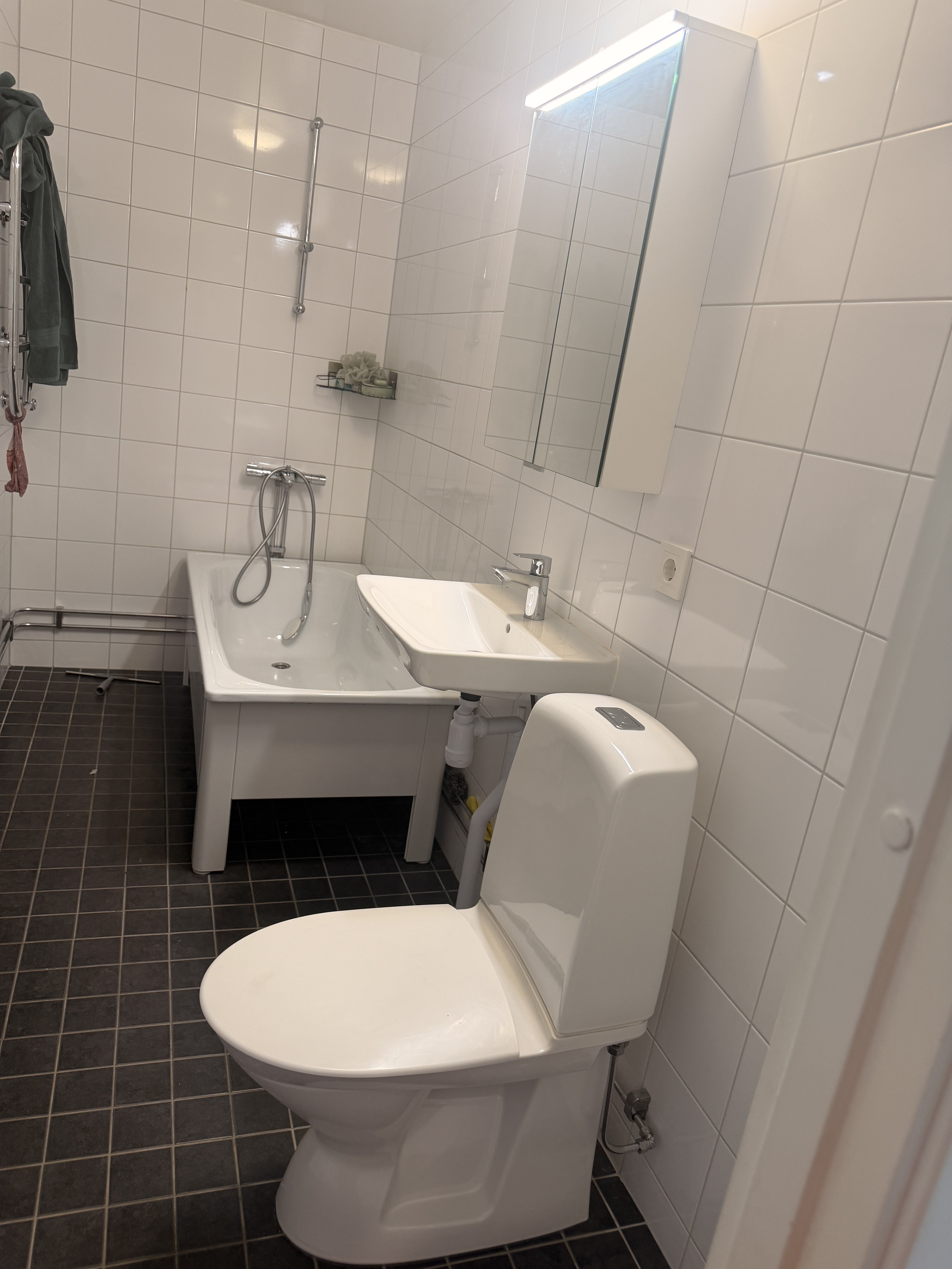Lägenhet, 4 rooms, 98 sqm, Handen – bild 2