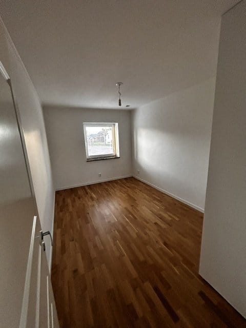 5 rok · 320 m² i Tibro – bild 3