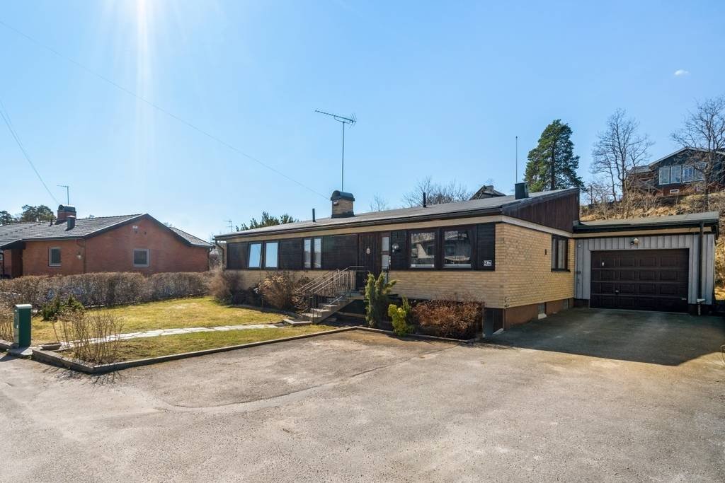 Villa/Hus, 7 rooms, 240 sqm, S