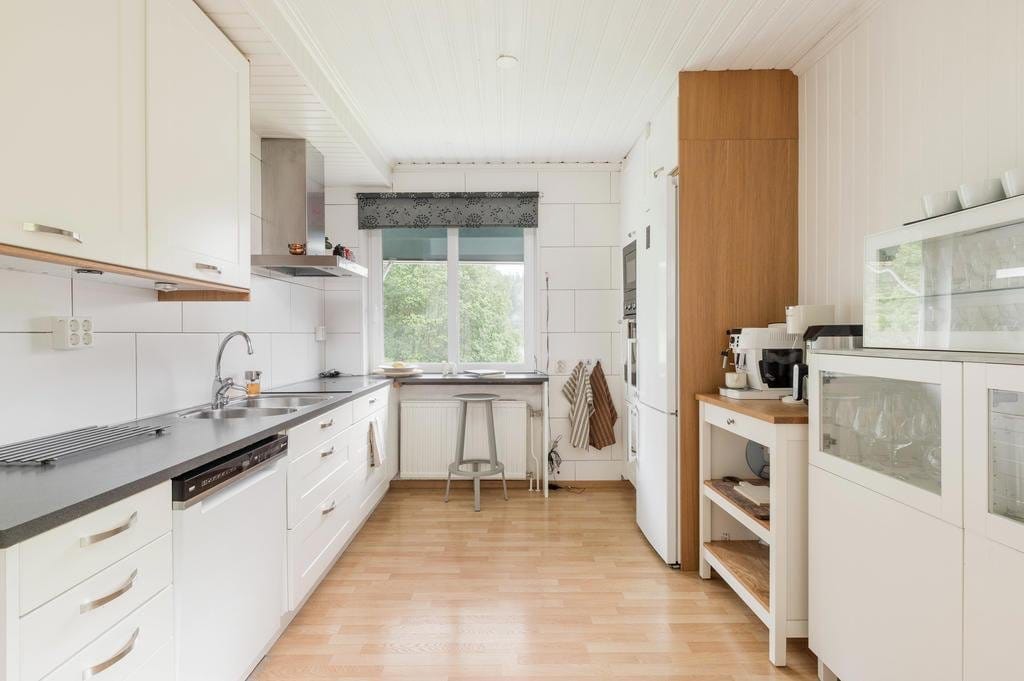 8 rok · 150 m² i Norrahammar – bild 2