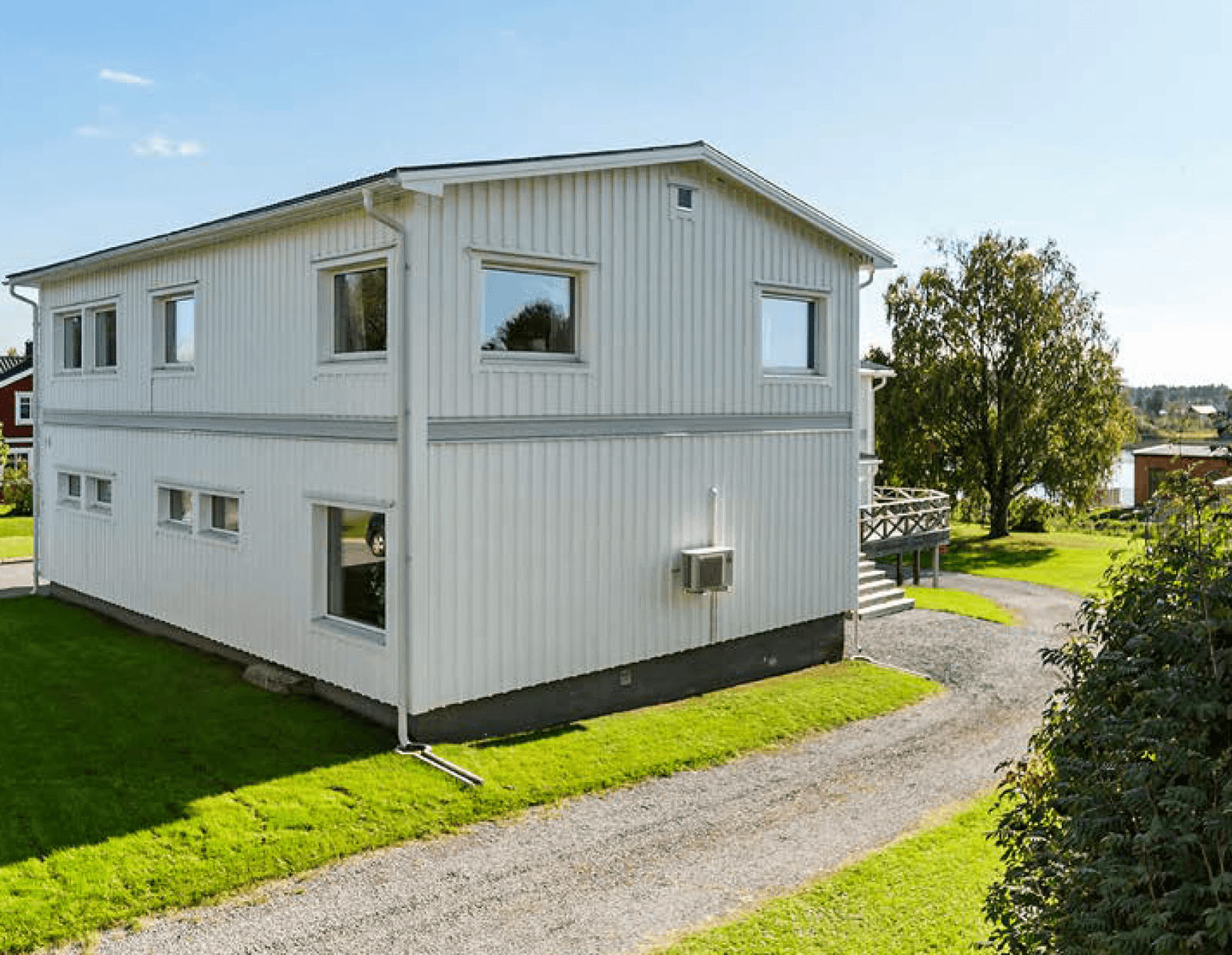 9 rok · 300 m² i Boden – bild 2