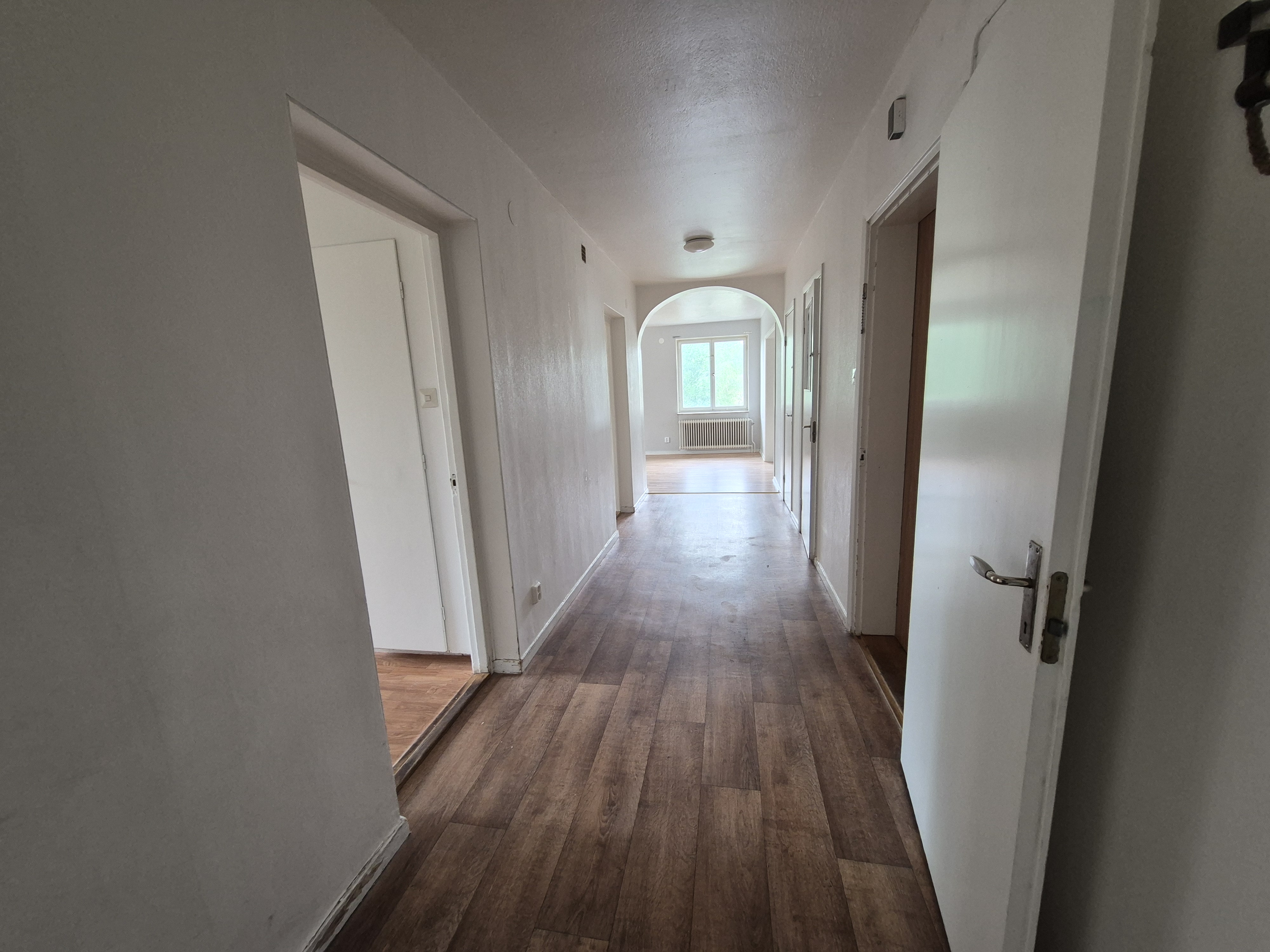 Lägenhet, 5 rooms, 110 sqm, Hälleforsnäs – bild 2