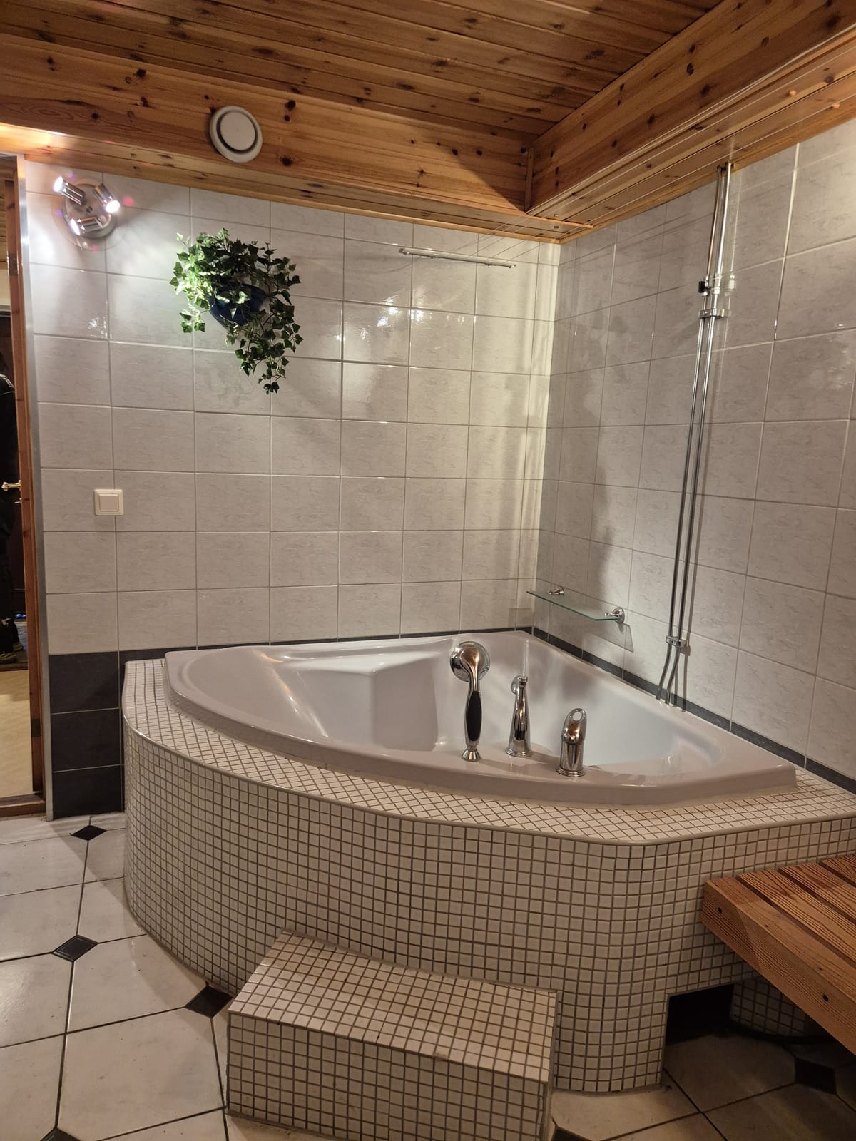 6 rok · 180 m² i Sorunda – bild 9