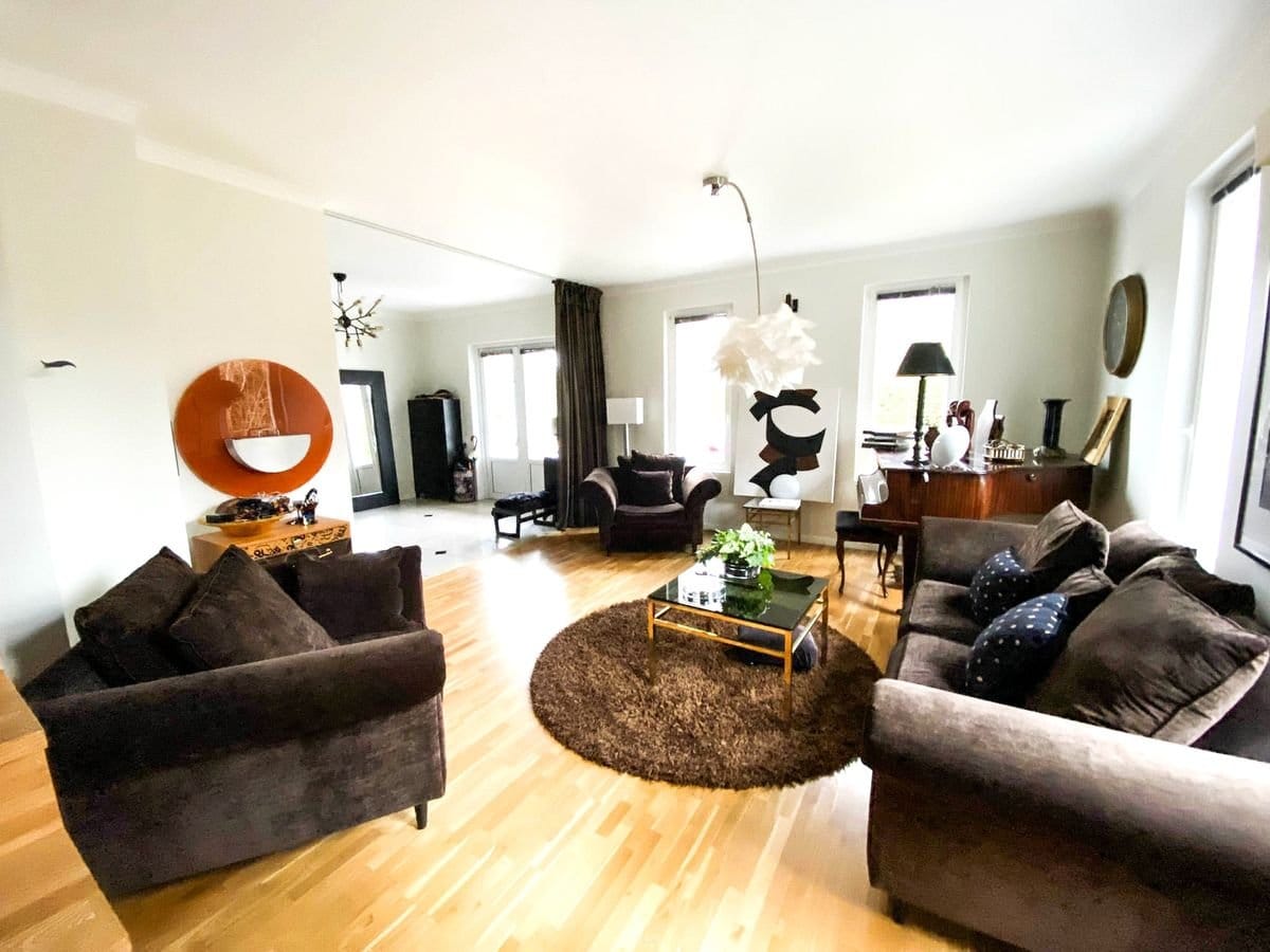 8 rok · 240 m² i Huddinge – bild 2