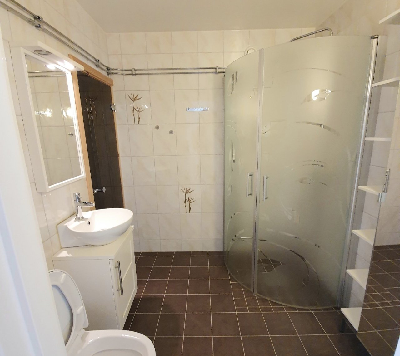 5 rok · 124 m² i Bro – bild 8