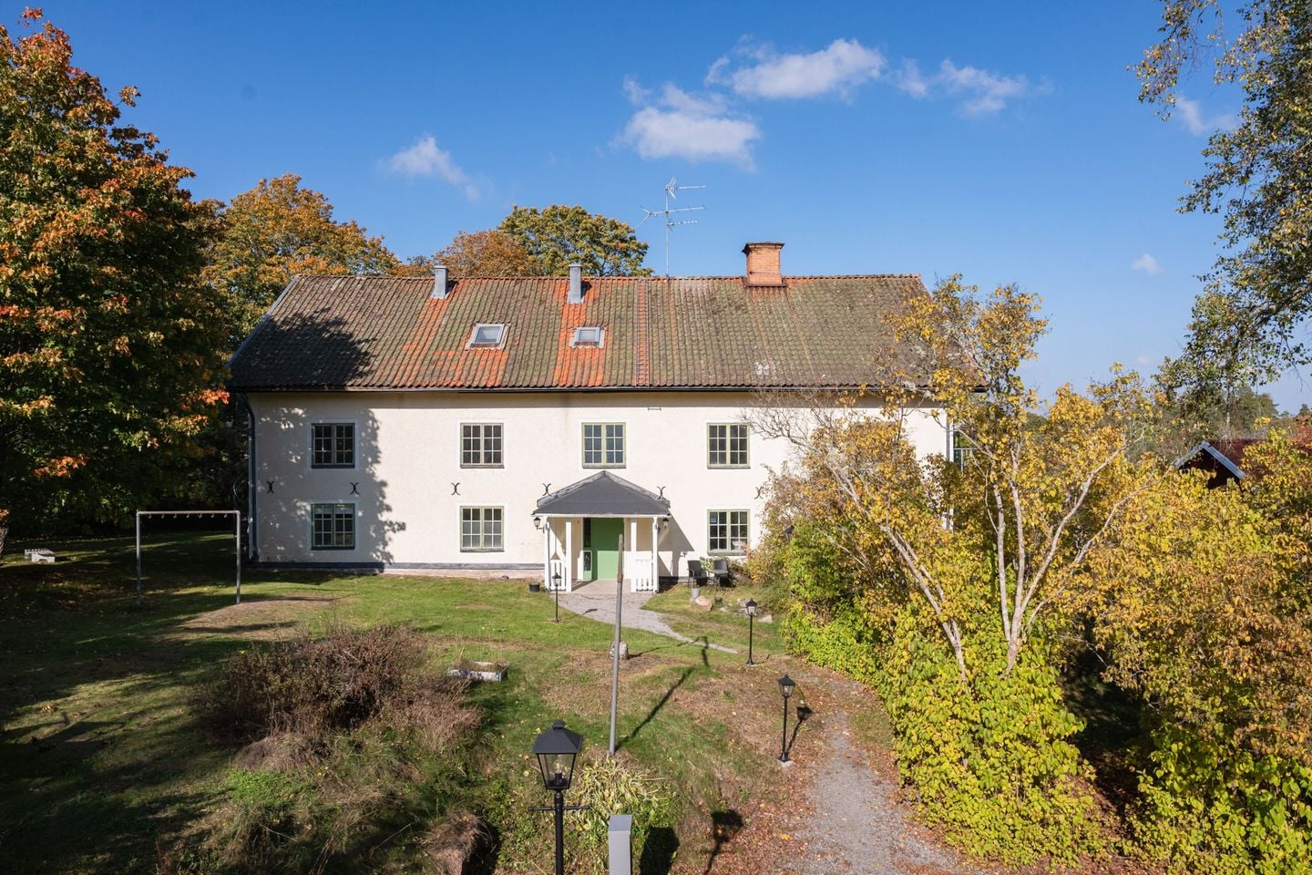 Lägenhet, 13 rooms, 450 sqm, Hällestad