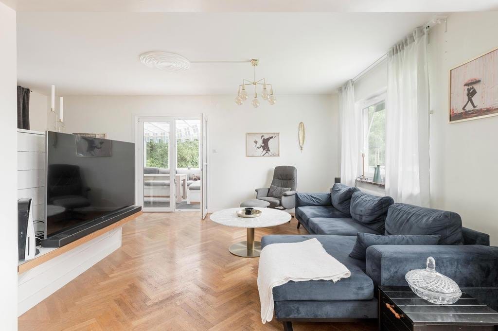 8 rok · 150 m² i Norrahammar – bild 4