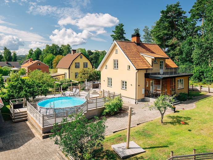 9 rok · 202 m² · Segerstorpsvägen 2