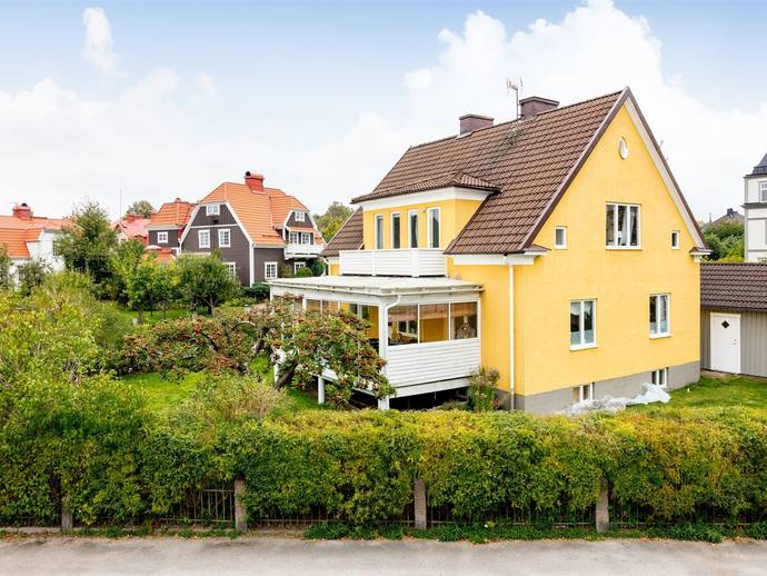 6 rok · 170 m² · Villagatan 2