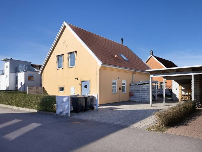 6 rok · 150 m² · Polis Larssons väg 3