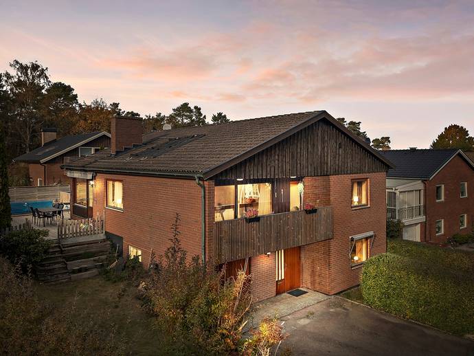 8 rok · 149 m² · Ensittarevägen 12