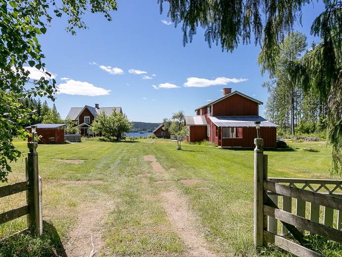8 rok · 150 m² · Färnsviken 327 & 329