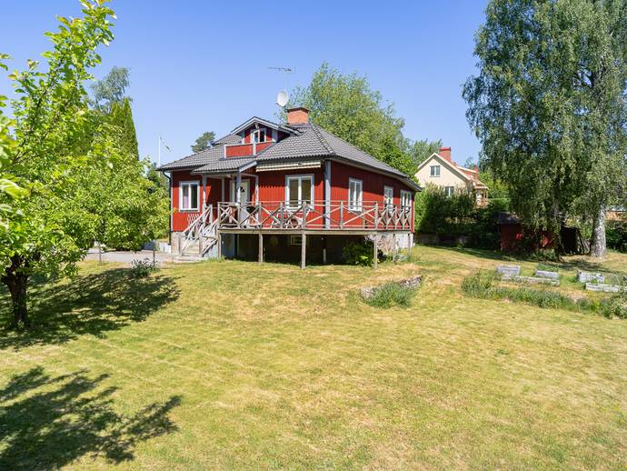 7 rok · 102 m² · Högbackavägen 2