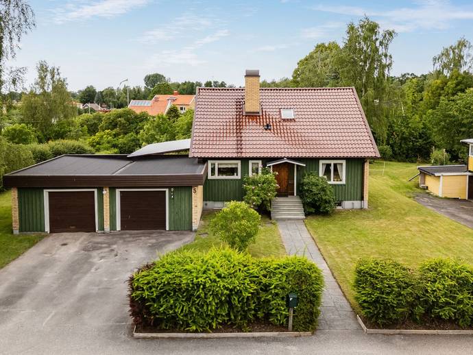 8 rok · 119 m² · Breviksvägen 5
